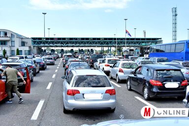 Hosszabb várakozásra kell számítani a hétvégén, különösen a magyar, horvát és román határon (Fotó: Gergely Árpád felvétele)