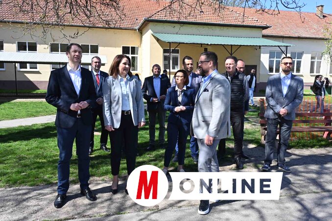 A felsőhegyi Csokonai Vitéz Mihály Általános Iskola tornaterme és öltözője új tetőszerkezetet kap (Fotó: Ótos András felvétele)