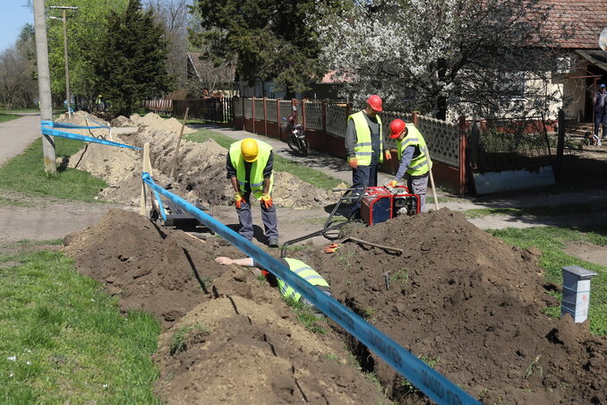 Mintegy 2,2 kilométer hosszan kicserélik az elöregedett csöveket / Fotó: Lakatos János