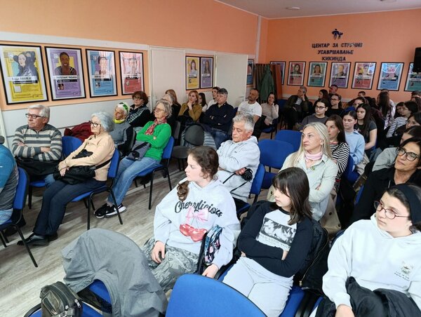 A közönség érdeklődve hallgatta (Fotó: Vidács Hajnalka)