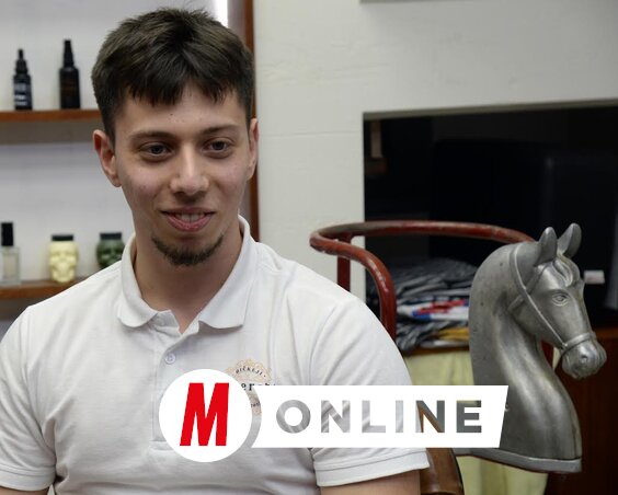 A gyerekek szeretnek a lovacskás székbe ülni