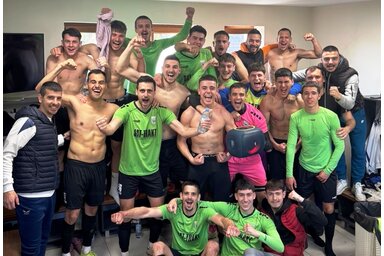 Így ünnepelték a sorrendben hatodik diadalt (Fotó: FK Bajsa)