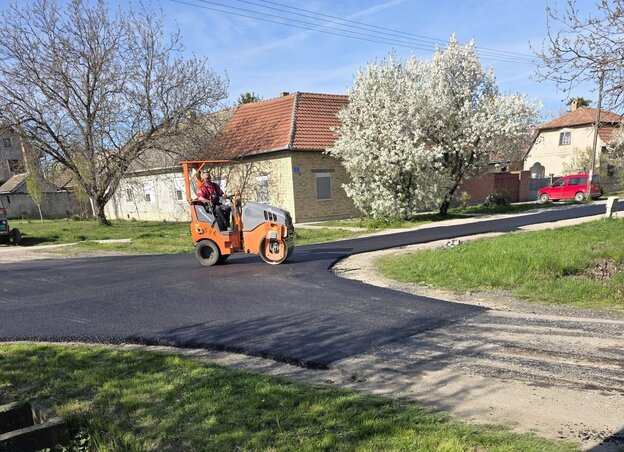 Összesen 2,3 kilométert aszfaltoztak újra / Fotó: Kishegyes község önkormányzata