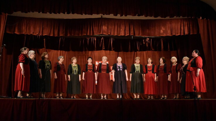 Az óbecsei Dúdoló énekcsoport drávaszögi, csúzai népdalokat hozott el a közönségnek / Petőfi Sándor Magyar Kultúrkör