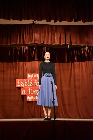 Ferenci Orsolya válaszúti népdalokkal mutatkozott be / Petőfi Sándor Magyar Kultúrkör