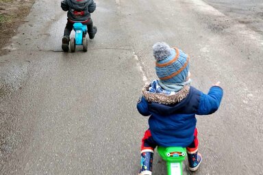 Szelíd motorosok – A kép még február elején készült, ma már ennél lengébb öltözékben nyomják