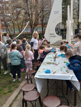 Akinek nem jutott feladat a tojások körül, a felállított asztaloknál is alkothatott