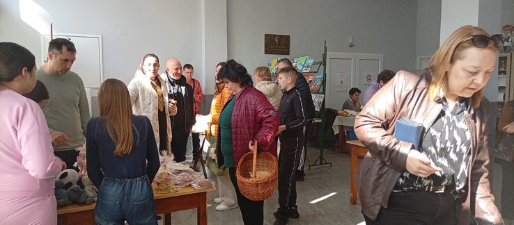 Az érdeklődők és a vásárlók folyamatosan érkeztek