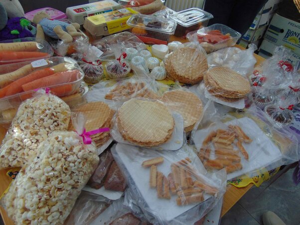 A programban részt vettek a magyarcsernyei Petőfi Sándor Általános Iskola felsősei is, akik színes kínálattal érkeztek