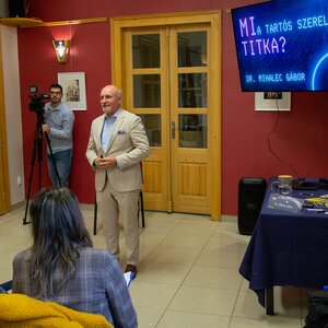 Dr. Mihalec Gábor érzékletes előadása lekötötte a közönség figyelmét/Fotó: Kőműves Zoltán