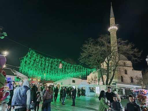 Baščaršija ramadáni ünnepi díszkivilágításban