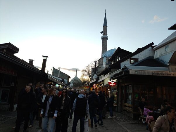 Naplemente utáni zsongás a Baščaršiján