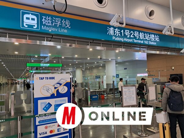 Kínában viszonylag sok helyen ellenőrzik a poggyász tartalmát, a maglev állomása sem kivétel (Fotó: Szeli Balázs felvétele)