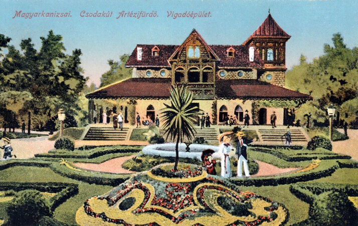 A Vigadó épülete és a park egy régi képeslapon