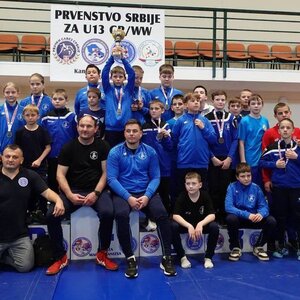 A Potisje korosztályos birkózói Magyarkanizsán