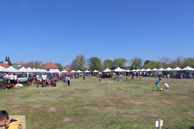 Benépesült a Bácskai-Nagy-csatorna partja szombaton