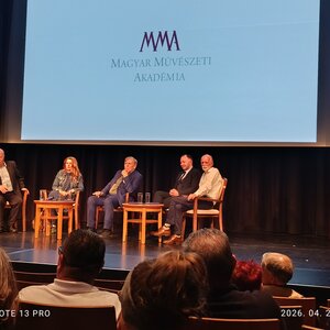 A budapesti díszbemutatót követő beszélgetés résztvevői (Fotó: L. Móger Tímea)