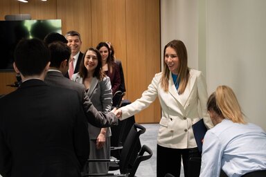 Dubravka Đedović Handanović az azerbajdzsáni Socar állami kőolajipari vállalat képviselőivel (Fotó: Beta)