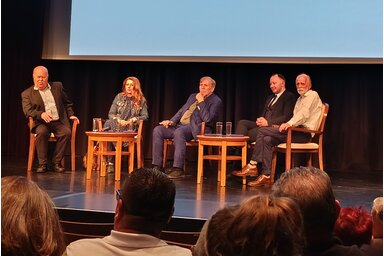 A budapesti díszbemutatót követő beszélgetés résztvevői/Fotó: L. Móger Tímea