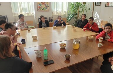 Lakatos János/Az egyesület tagjai sajtos pogácsával kezdték meg a napot