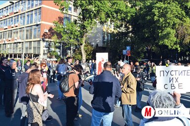 A szervezők bejelentették: szombattól kezdve minden egyes, fogságban eltöltött újabb nap után egy perccel hosszabb ideig tart majd a blokád (Fotó: Dávid Csilla)