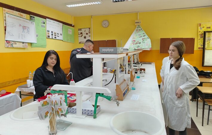 Tóth Péter/Az iskolában jól felszerelt laboratóriumok találhatók