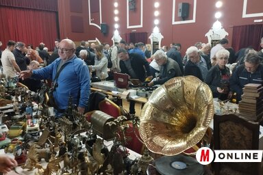 Múltbeli tárgyak gazdag kínálata várta az érdeklődőket a Népkör MMK-ban (Fotó: Lukács Melinda felvétele)