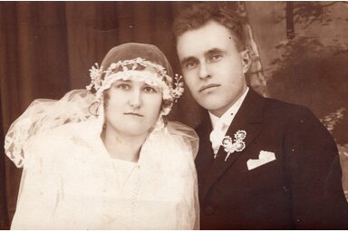 Műtermi fotó az ifjú párról. Hátoldalán: 929. I. 23. Emlékül! Lajos és Manczitól Feketić / Fotó: Klamár Zoltán archívuma