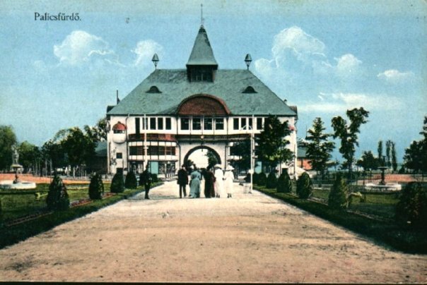 A Vigadó épülete egy régi képeslapon (Fotó: A kép forrása: www.gradsubotica.co.rs)