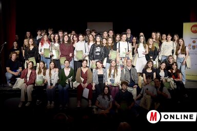 Csoportképen az idei vetélkedő díjazottjai (Gergely Árpád felvétele)