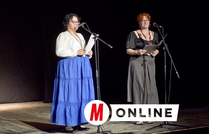 A gálaműsor elején Berényi Sarolta, a KMV elnöke és Dimitrov Nikoletta, a KMV elnökhelyettese köszöntötte a jelenlévőket