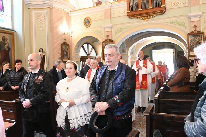 Kalocsai vendégek népviseletben