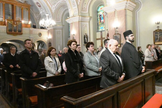 A meghívott vendégek: az MNT, a helyi önkormányzat, az ortodox egyház, és civil szervezetek képviselői