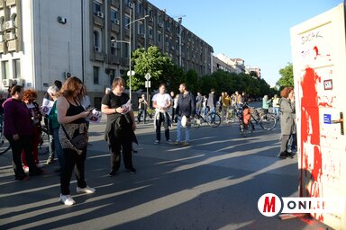 A tiltakozássorozat sajátos formát öltött, a szervezők mindennap más helyszínt választanak, miközben a blokád időtartamát fokozatosan növelik (Fotó: Dávid Csilla felvétele)