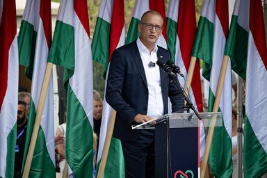 A Tisza Párt elnöke hangsúlyozta, hogy a külhoni közösségek belső politikai életének alakítását az ott élők feladatának tekintik (Fotó: MTI)