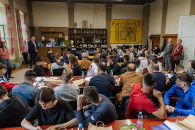 A megjelent tanulókat Tijana Grujić iskolaigazgató, Milan Njegomir versenykoordinátor és Dane Mandić, Óbecse község polgármester-helyettese köszöntötte (Fotó: Műszaki iskola)