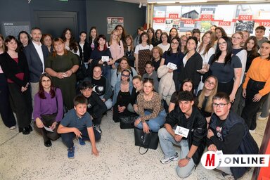 A szabadkai Kosztolányi Dezső Tehetséggondozó Gimnázium média tagozatos diákjainak közös élménye és betekintése a sajtó világába (Dávid Csilla felvétele)