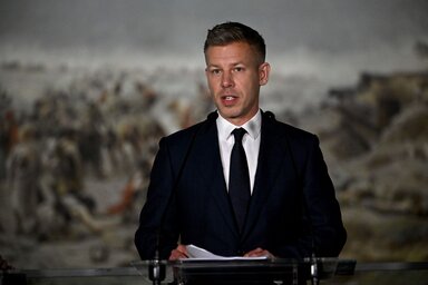 Magyar Péter sajtótájékoztatót tart az Ópusztaszeri Nemzeti Történeti Emlékparkban (Fotó: MTI / Hegedüs Róbert)