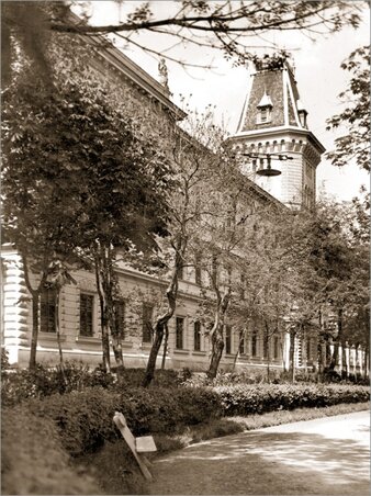 A Megyeháza parkjának részlete 1930-ban