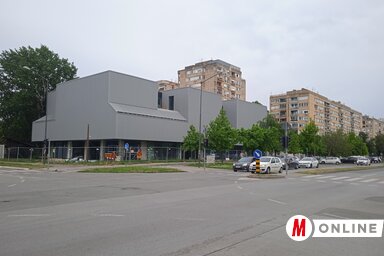 Az eredeti terv szerint az új épületet áprilisra kellett volna befejezni, mostanra elkészült, megnyitására viszont még várni kell (Fotó: Szeli Balázs felvétele)
