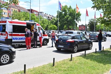 Fotónk a vásár főbejárata előtt készült, oda egy kisebb baleset miatt hívták ki a mentőket (Fotó: Ótos András felvétele)
