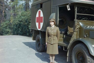 Erzsébet a II. világháború alatt, egyenruhában (Fotó: wikipedia.org)