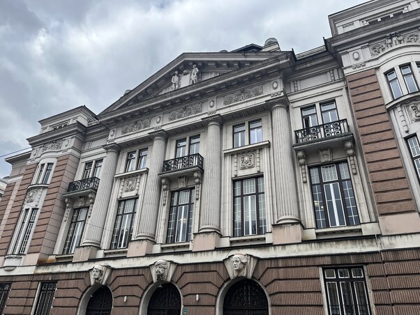 Szarajevóban még a banképületek is impozáns látványt nyújtanak