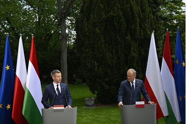 MTI/Hegedüs Róbert/Magyar Péter és Donald Tusk közös sajtótájékoztatója Varsóban