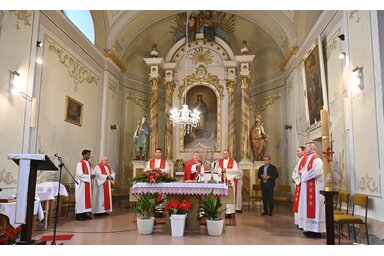 Az ünnepi szentmisét msgr. Mirko Štefković nagybecskereki megyéspüspök mutatta be a bánáti atyákkal / Fotó: Ótos András