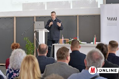 Dr. Both Miklós a digitális eszközökkel történő népzeneoktatás megújításáról tartott előadást (Gergely Árpád felvétele)