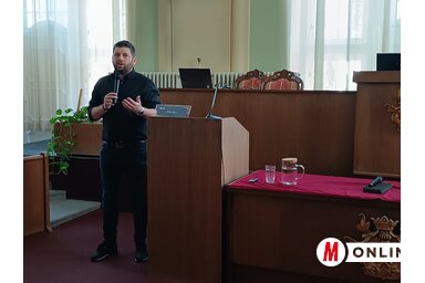 Pöltl Ákos családbiztonsági szakértő A digitális tér veszélyei címmel tartott előadást (Fotó: Gruik Zsuzsa)