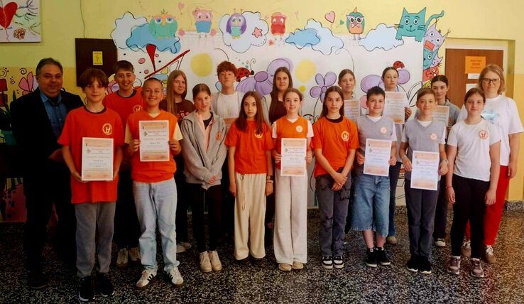 A felsős díjazottak (A Petőfi Sándor Általános Iskola felvétele)
