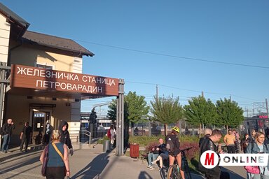 A péterváradi megállóhely már nem elégíti ki a jelenlegi igényeket (Fotó: Szeli Balázs felvétele)
