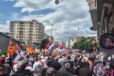 Észak-Macedóniában és Szerbia több településén is támogató megmozdulásokat tartottak a szerb elnök mellett (Fotó: Screenshot/pink.rs)